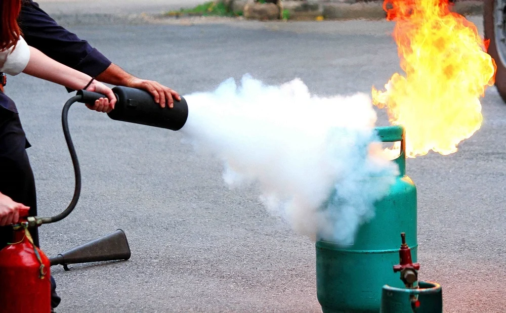 perbedaan apar powder dan dry powder