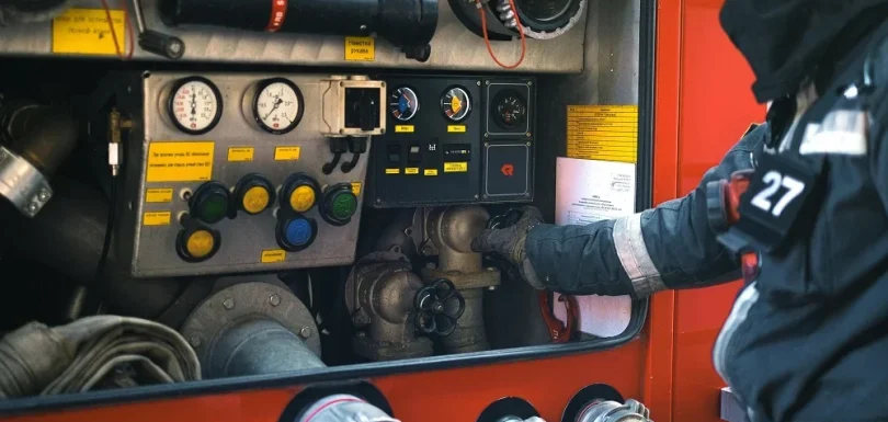 cara menghitung kapasitas pompa pemadam kebakaran